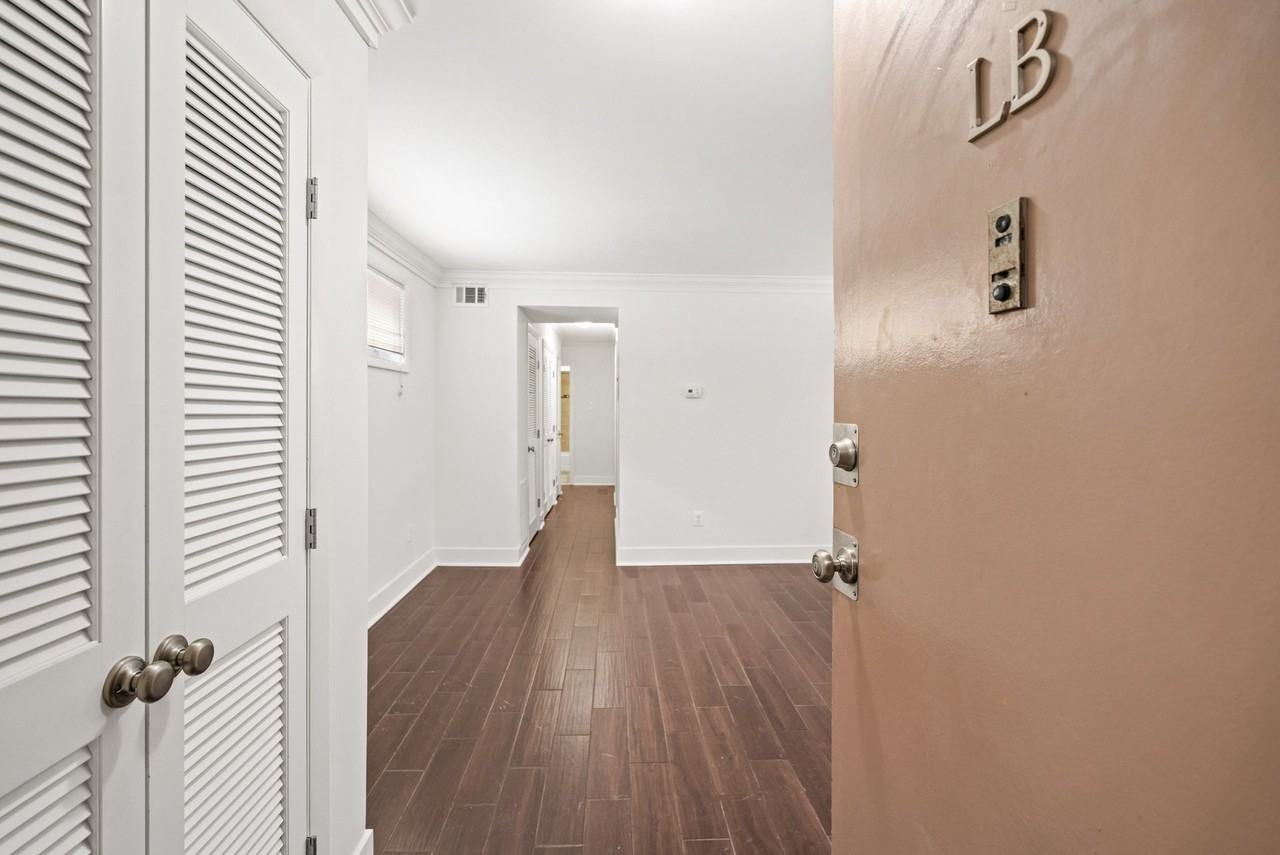 4102 Queensbury Rd - Photo 5 of 40