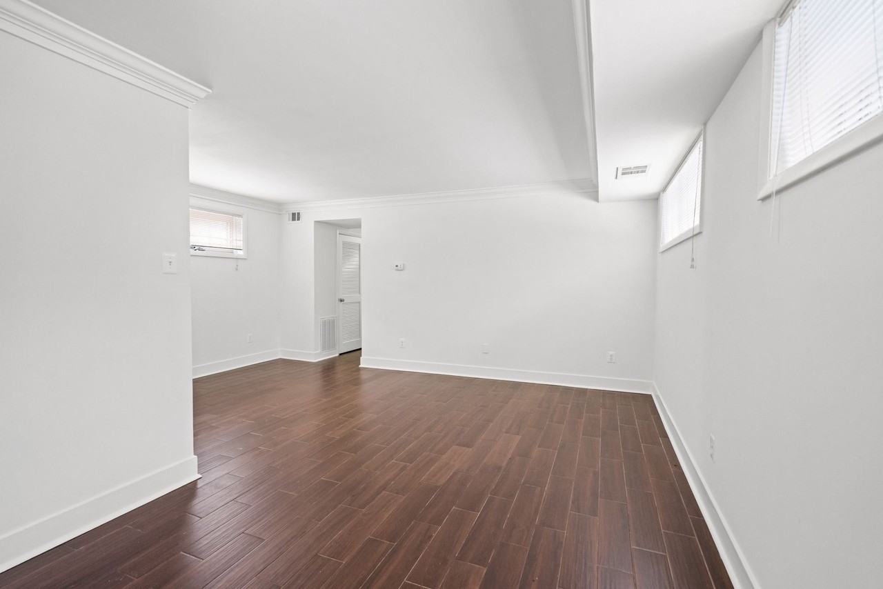 4102 Queensbury Rd - Photo 6 of 40