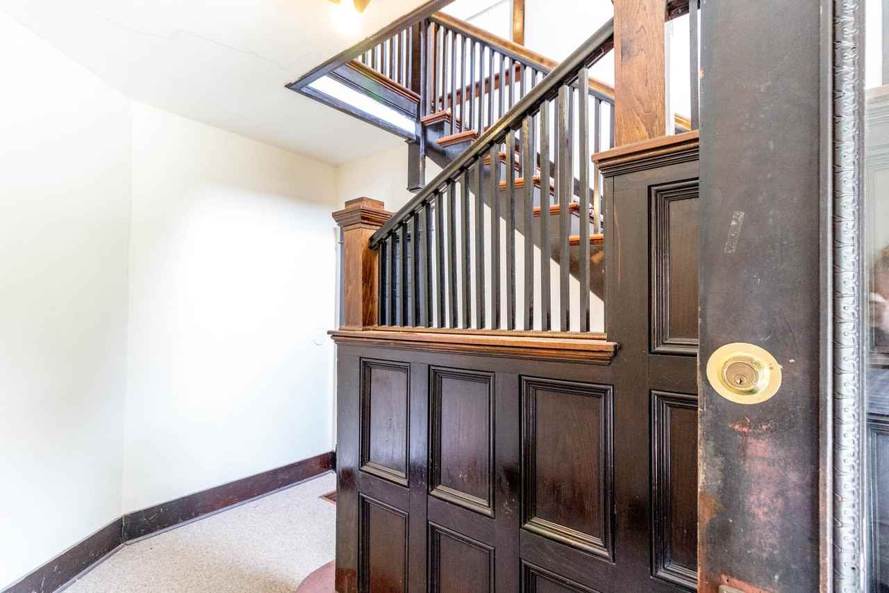 1317 Paris Road - Photo 4 of 37