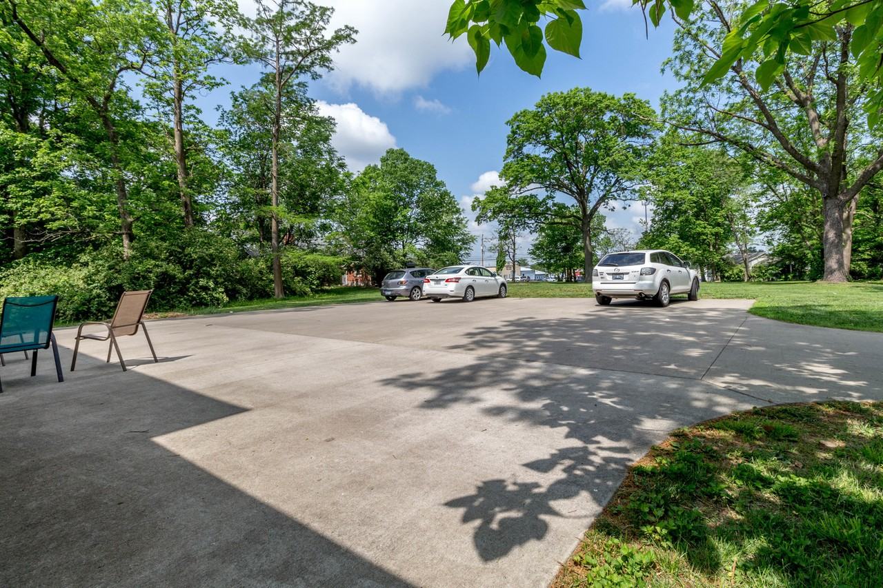 1317 Paris Road - Photo 7 of 37