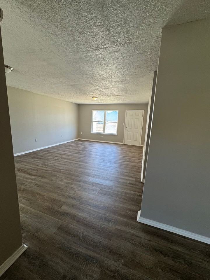 uTown - Photo 2 of 9