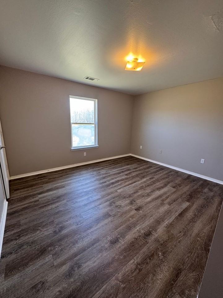 uTown - Photo 7 of 9