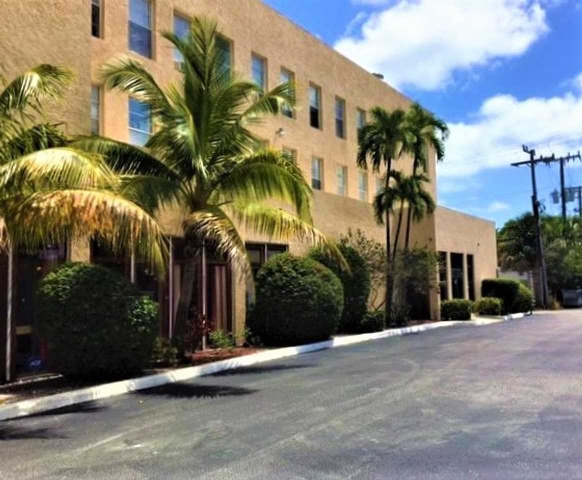 2716 S Dixie Hwy - Photo 2 of 10