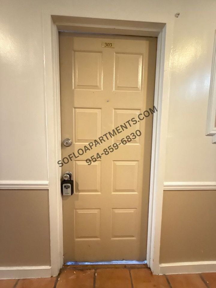 2716 S Dixie Hwy - Photo 3 of 10