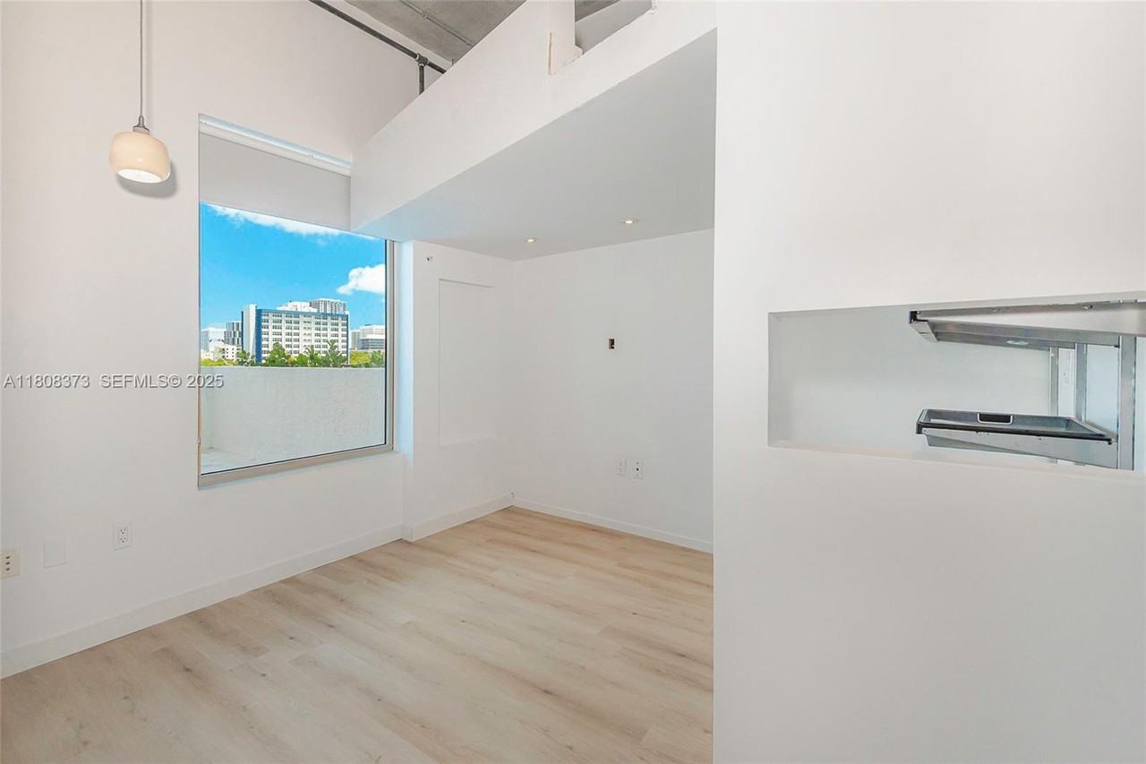 10 Southwest South River Drive ##607 - Photo 3 of 28