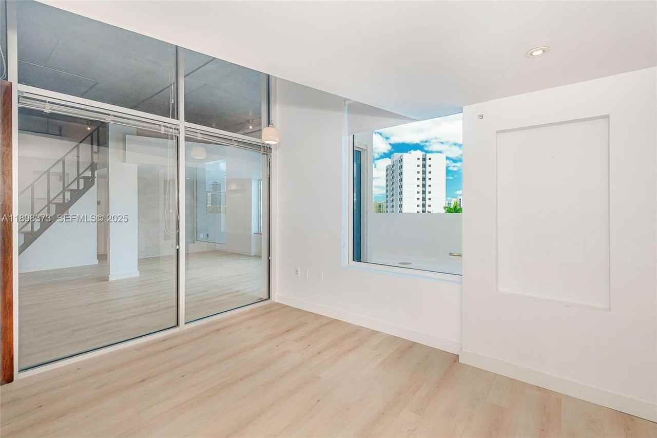 10 Southwest South River Drive ##607 - Photo 4 of 28