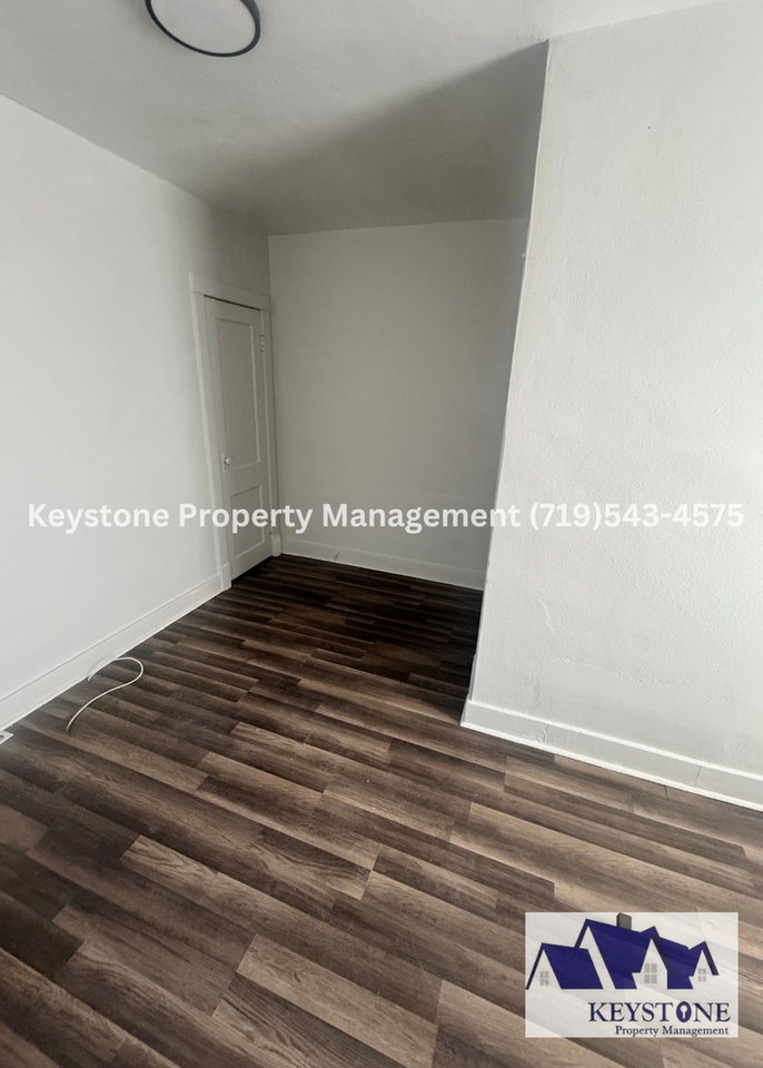 1104 W 16th St - Photo 6 of 9