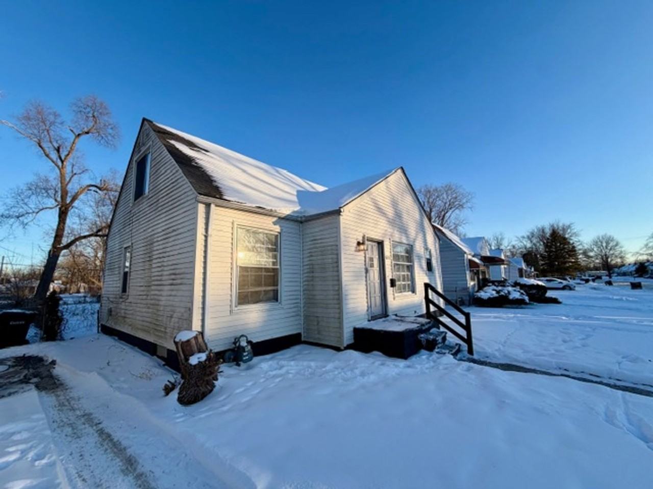 9056 Fielding St - Photo 2 of 15