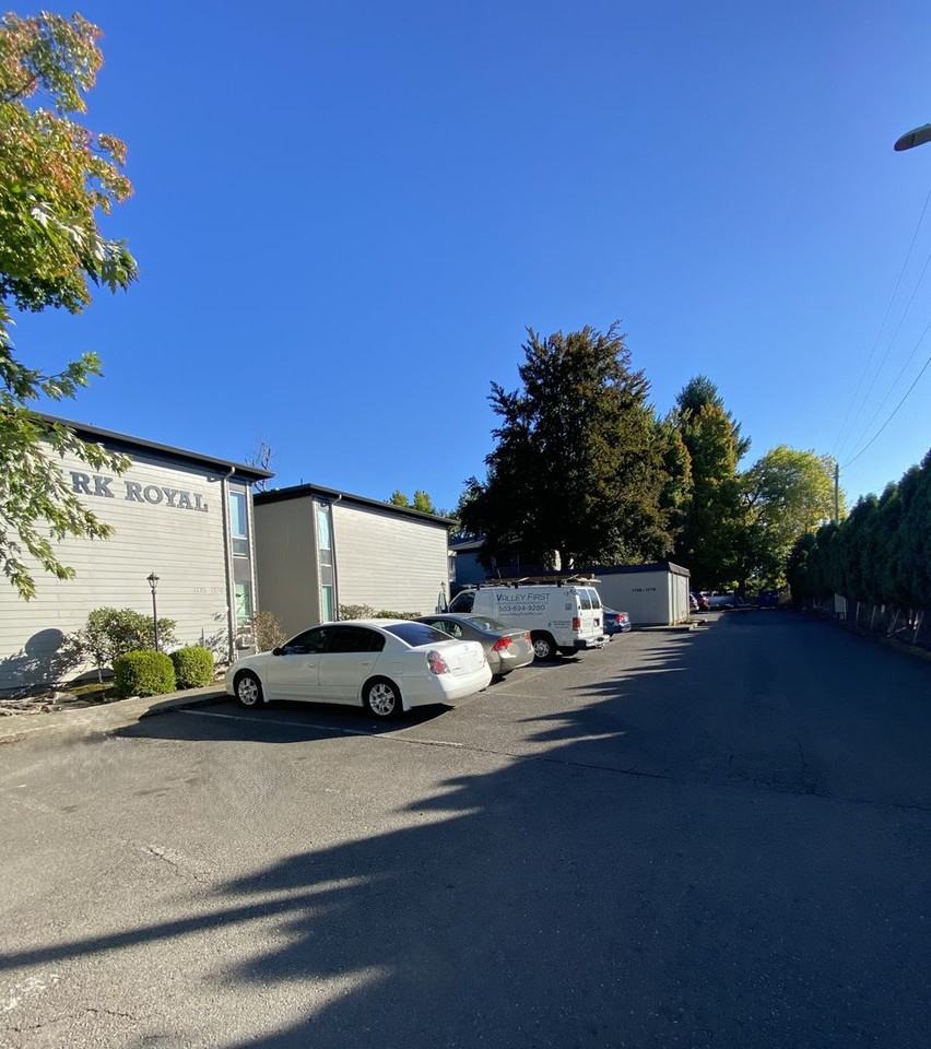 1744 Park Ave Ne - Photo 2 of 12