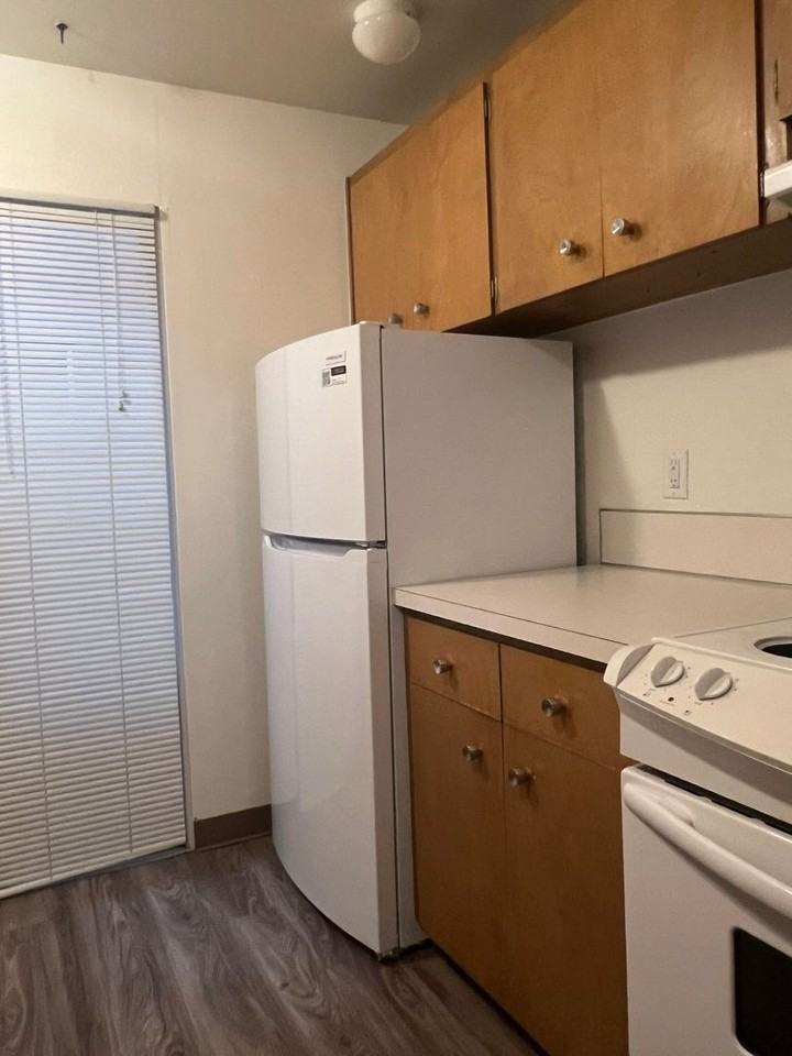 1744 Park Ave Ne - Photo 5 of 12