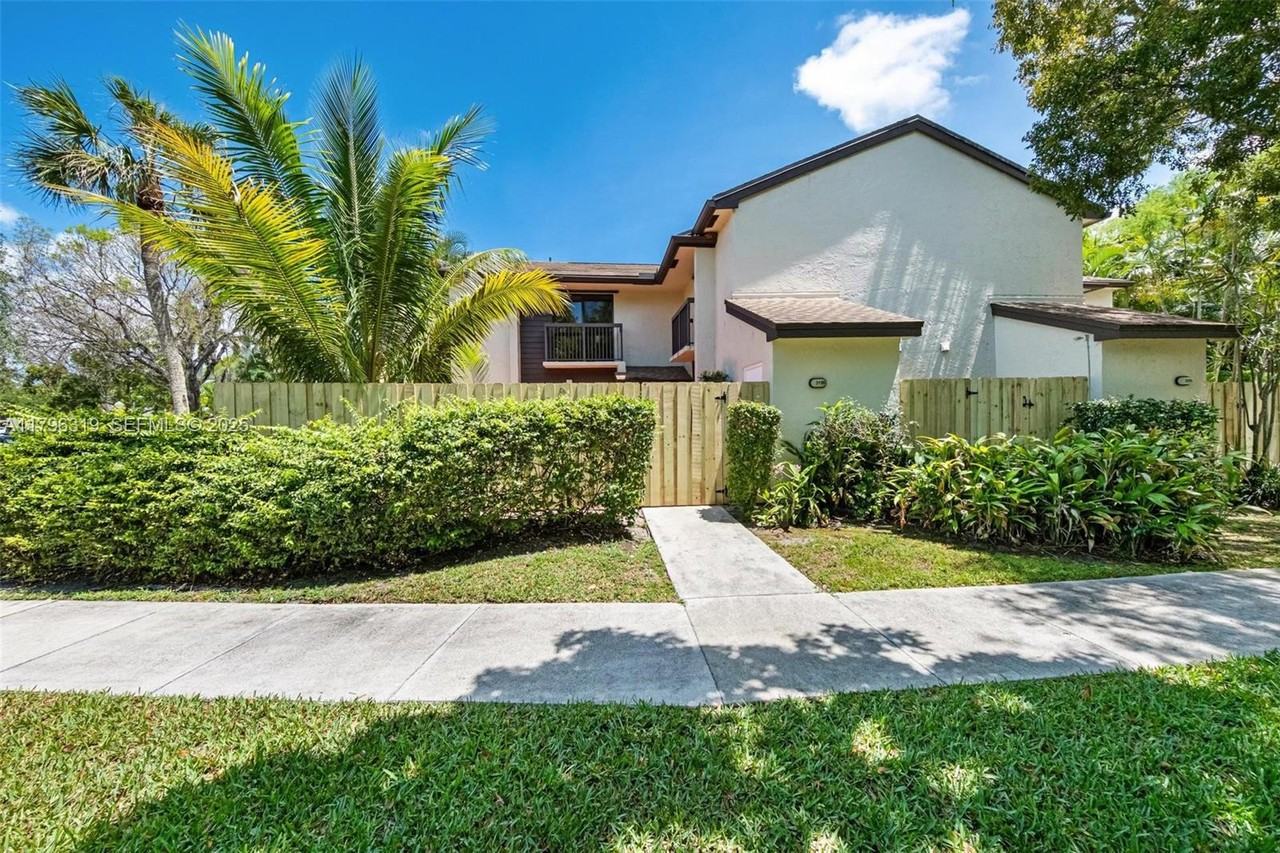 3199 Cocoplum Circle - Photo 5 of 32