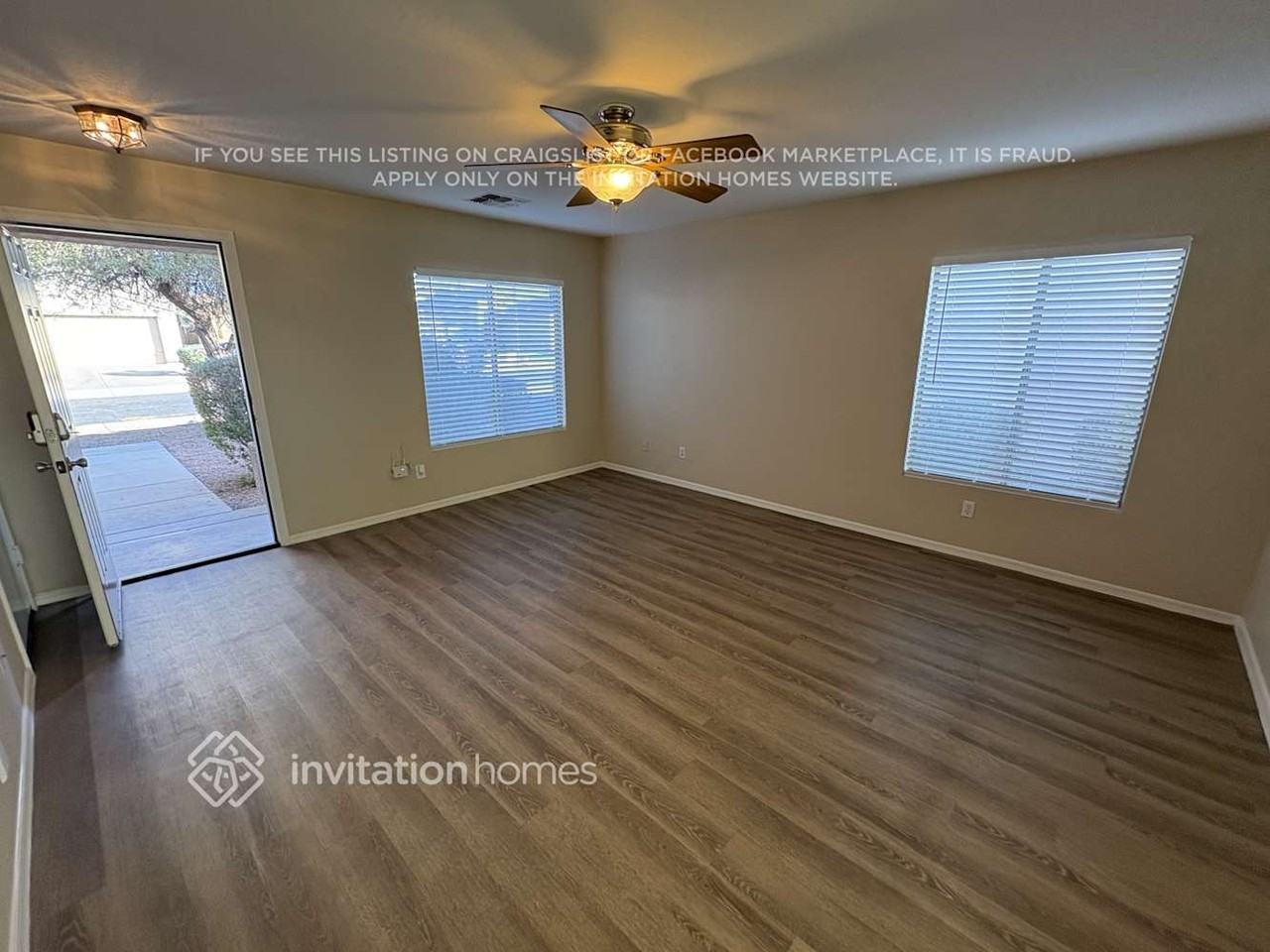 12425 W Sweetwater Ave - Photo 3 of 12