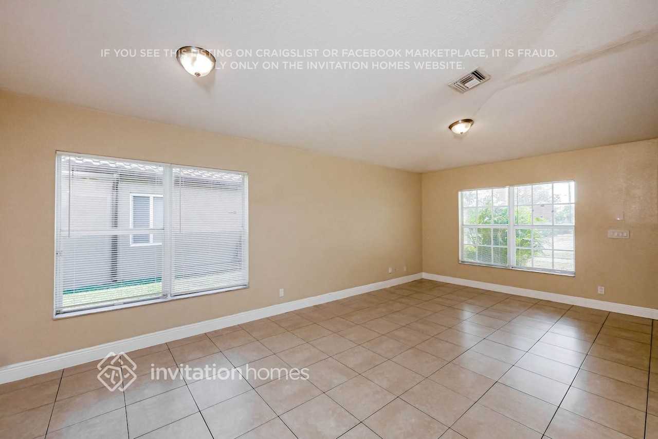 5703 Fletcher St - Photo 3 of 17