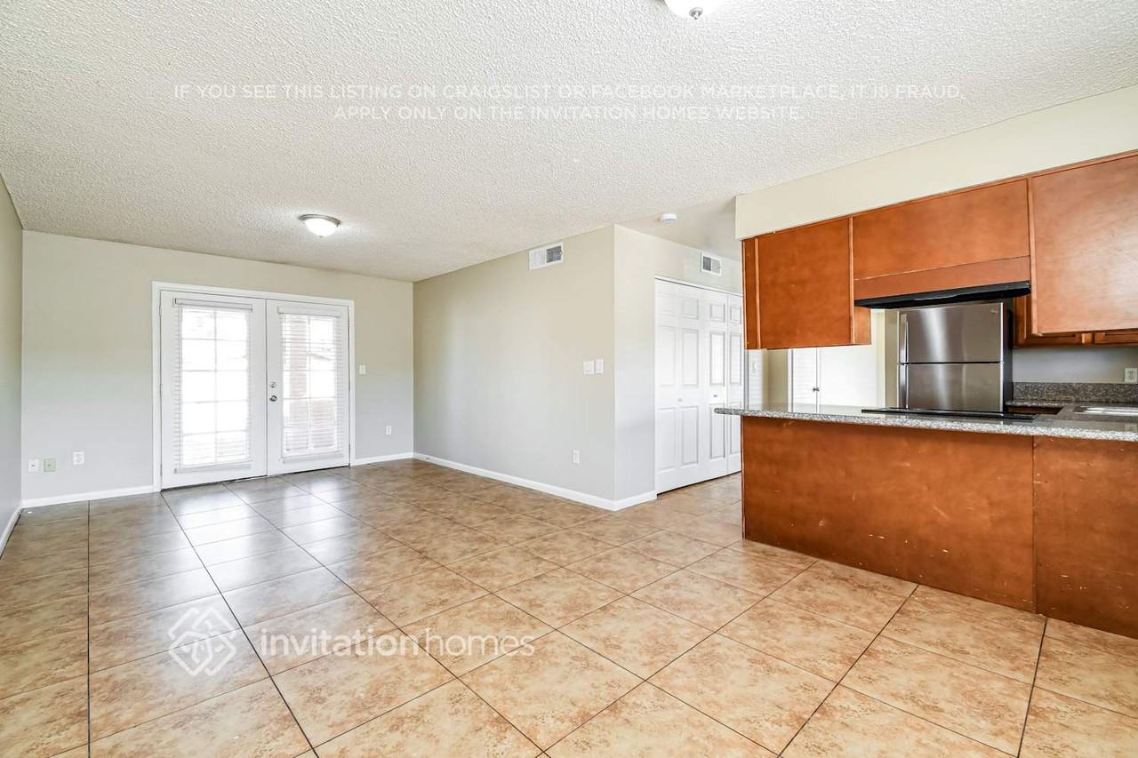 514 E Westchester Dr - Photo 5 of 17