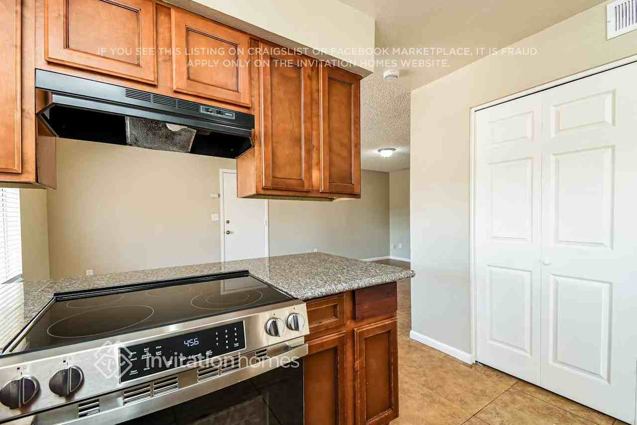 514 E Westchester Dr - Photo 7 of 17