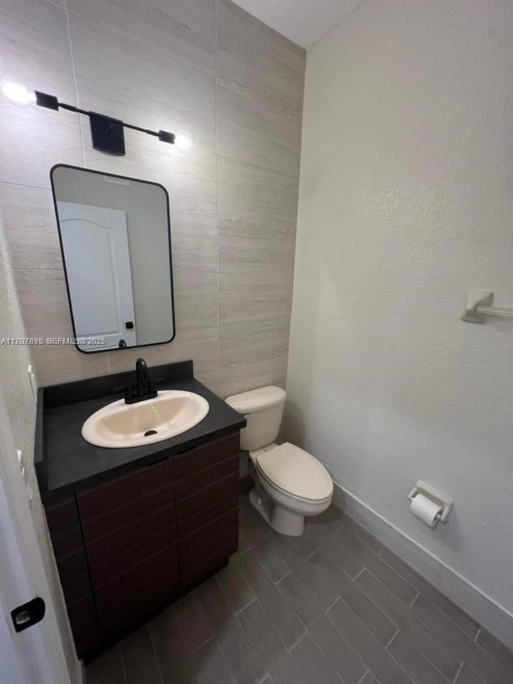 4405 Southwest 160th Avenue ##212 - Photo 2 of 17