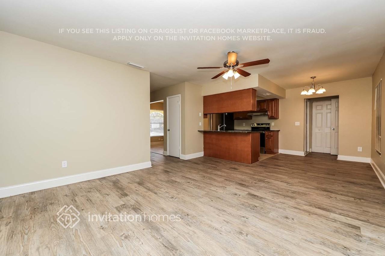 1004 Highgrove Ct - Photo 3 of 17