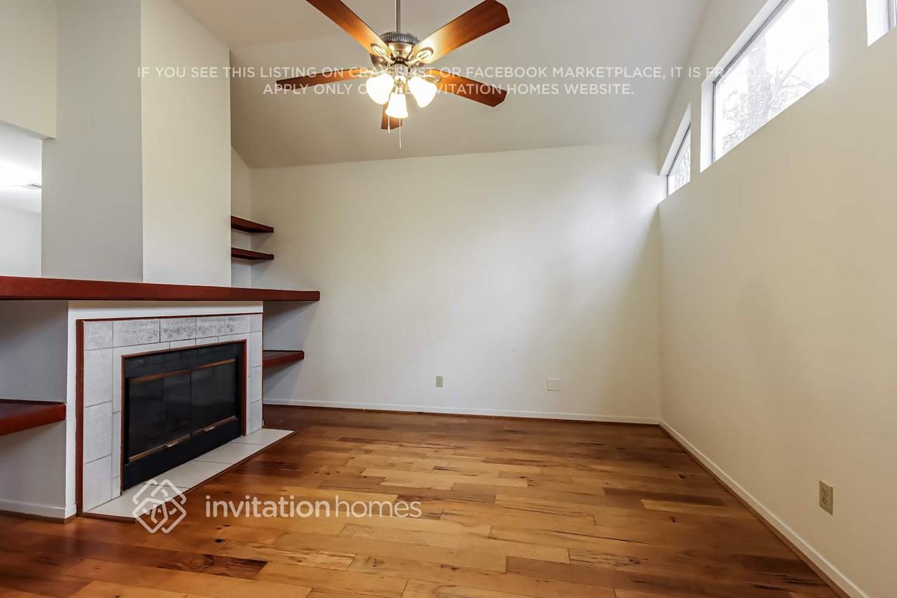 10 Shallow Pond Pl - Photo 6 of 18