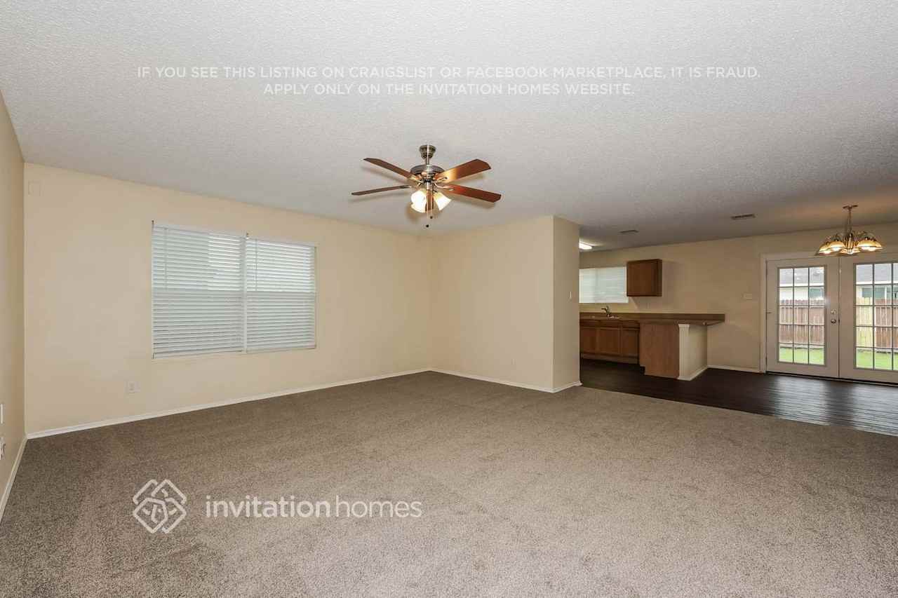 316 Blairwood Dr - Photo 4 of 17