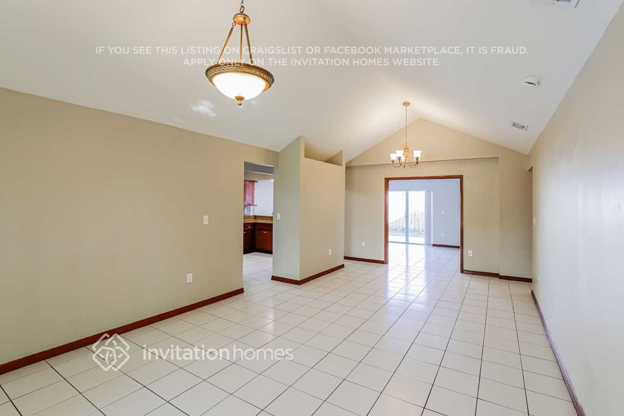 15411 Sw 144th Ave - Photo 3 of 17