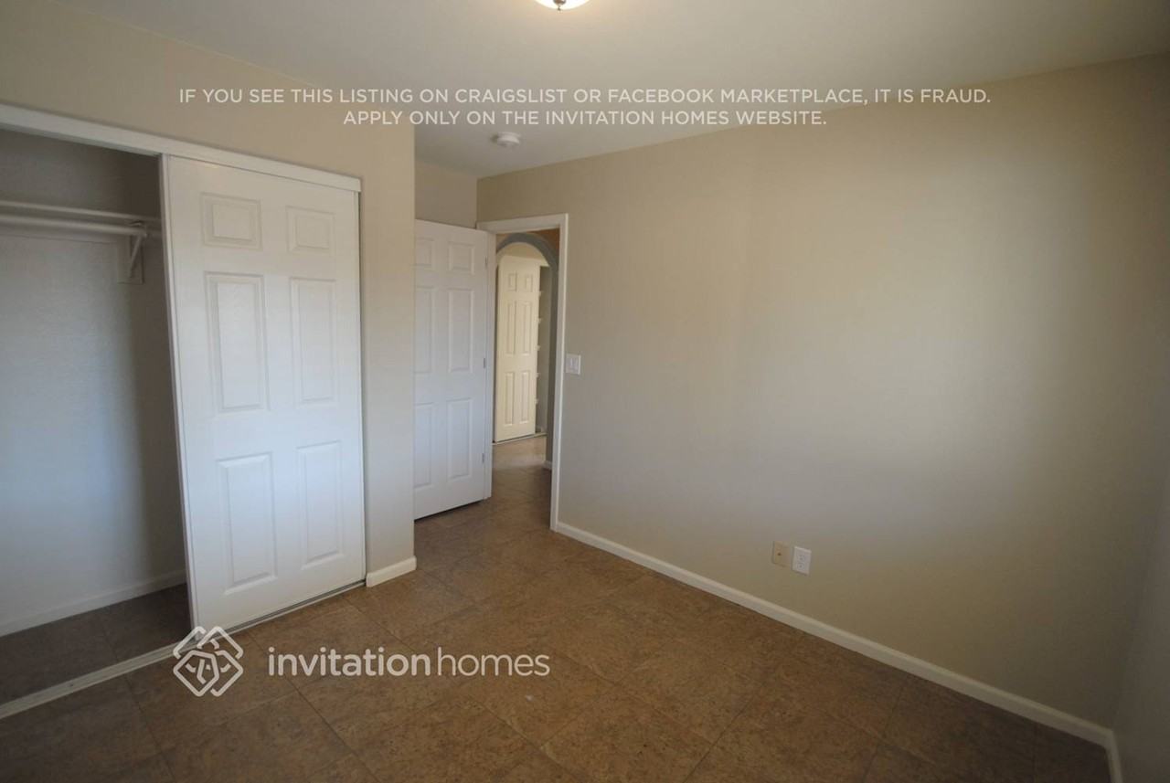 7501 W Whitton Ave - Photo 6 of 9