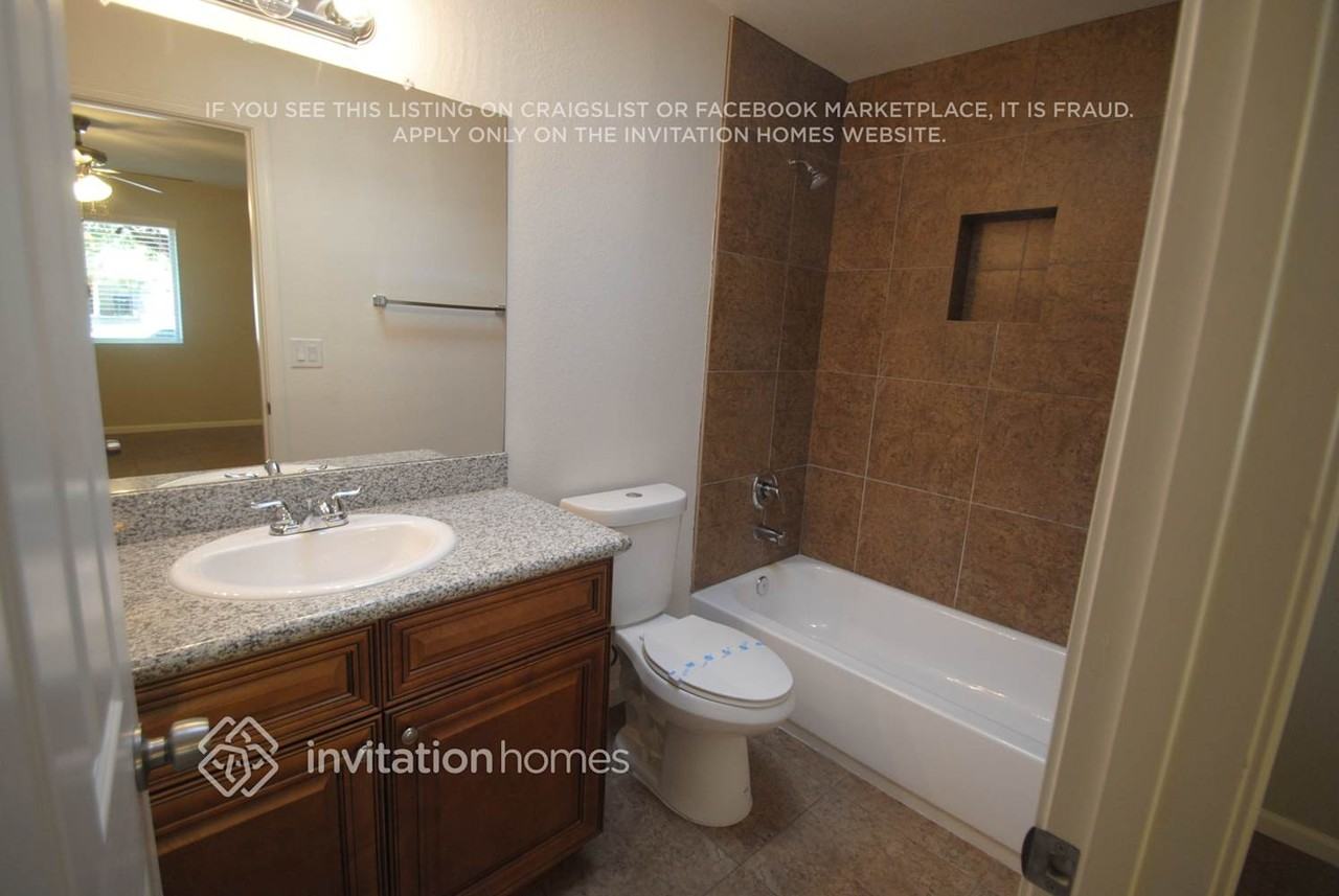 7501 W Whitton Ave - Photo 7 of 9