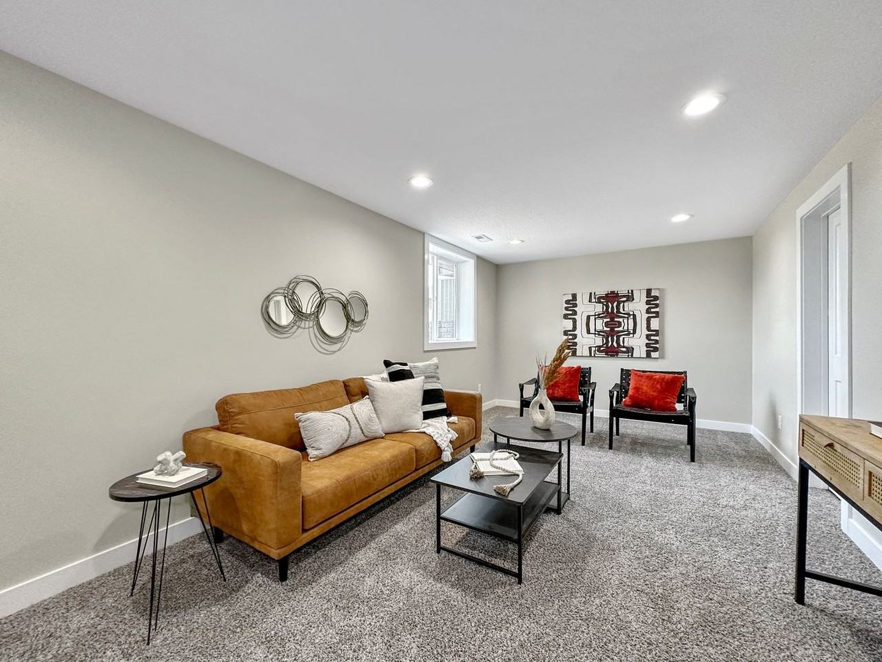 310 Harmony Ave - Photo 3 of 15