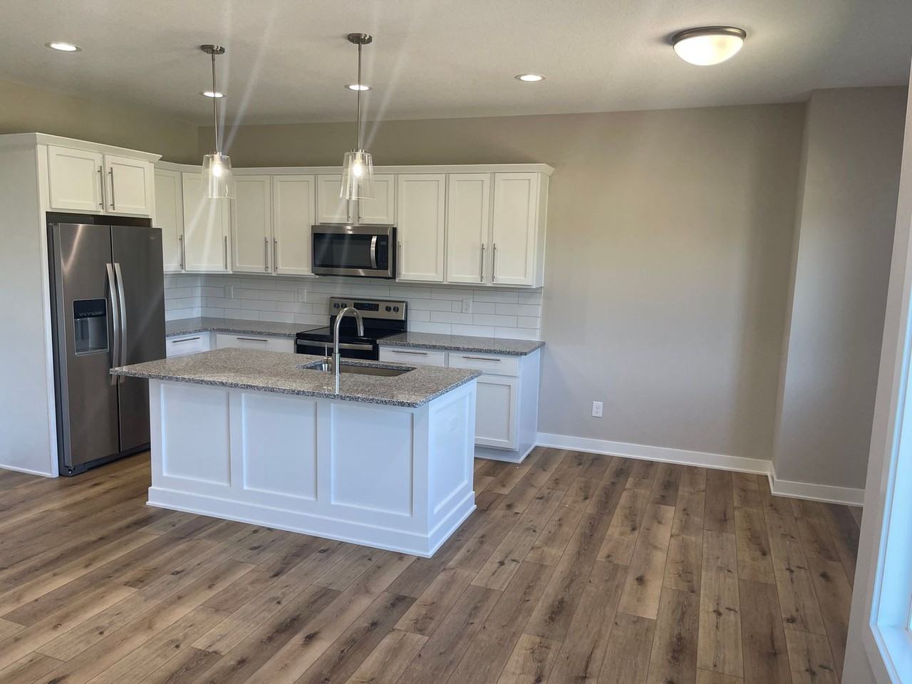 310 Harmony Ave - Photo 6 of 15