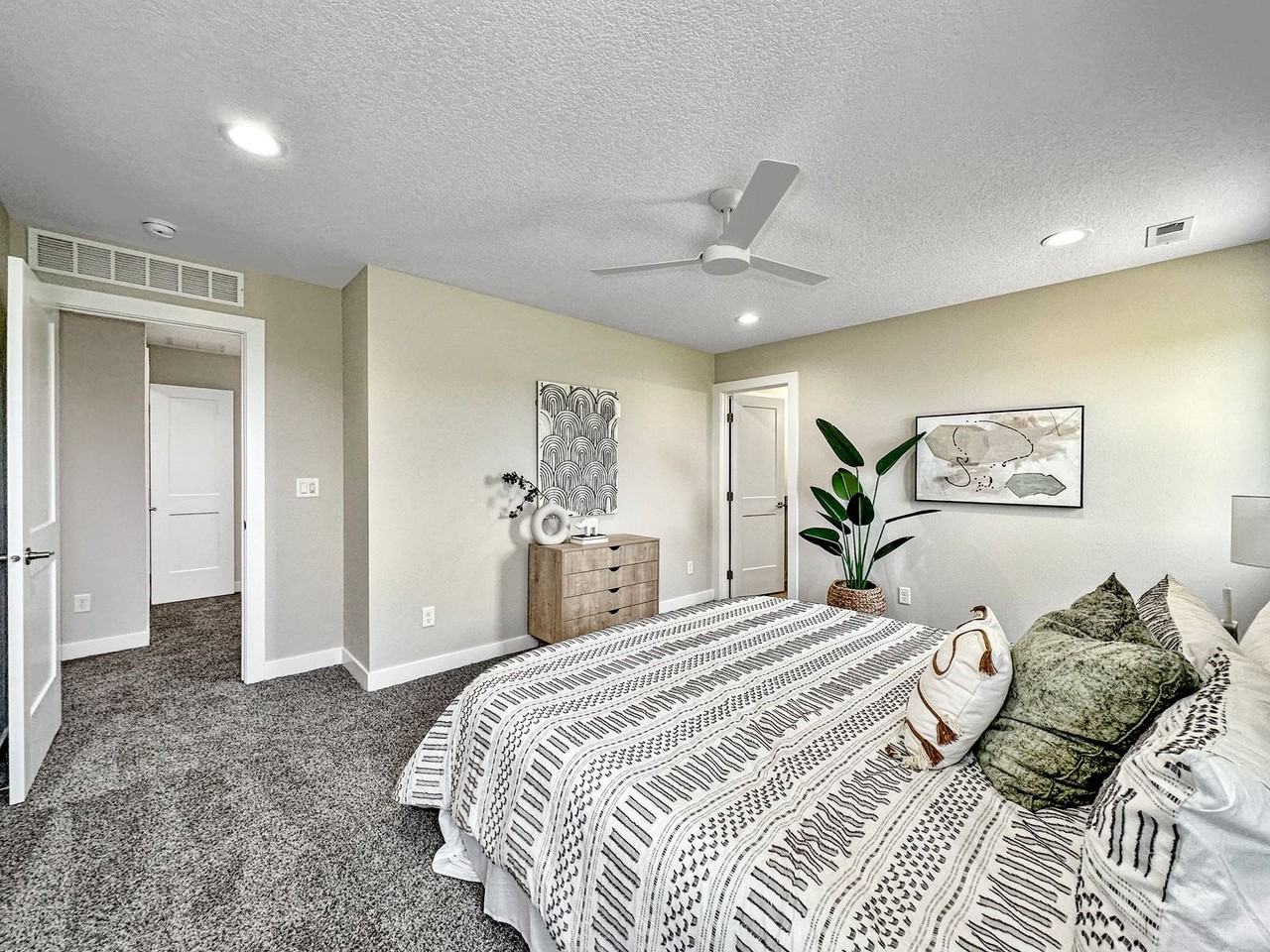 9122 Calvin Dr - Photo 2 of 20