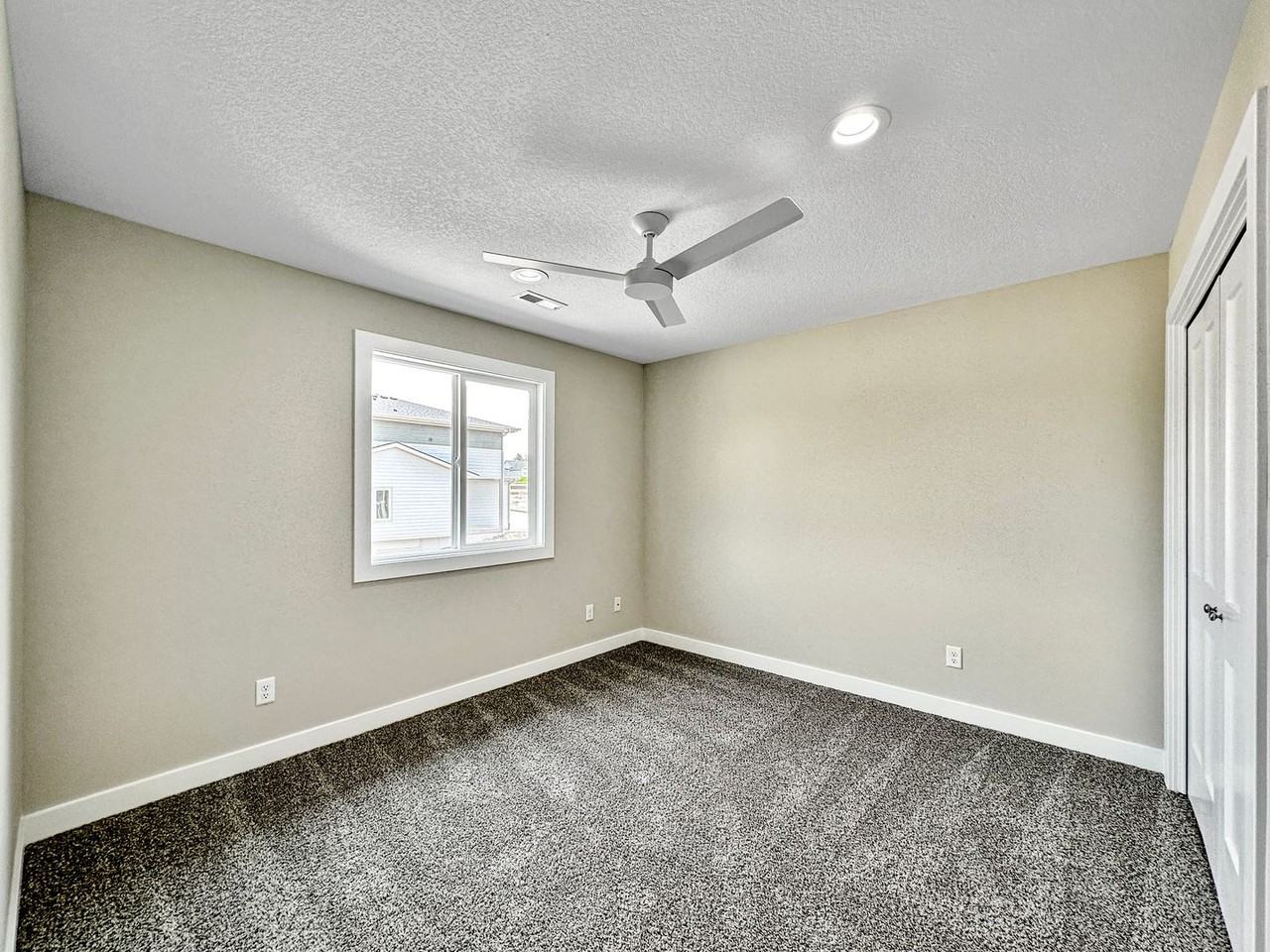 9122 Calvin Dr - Photo 6 of 20