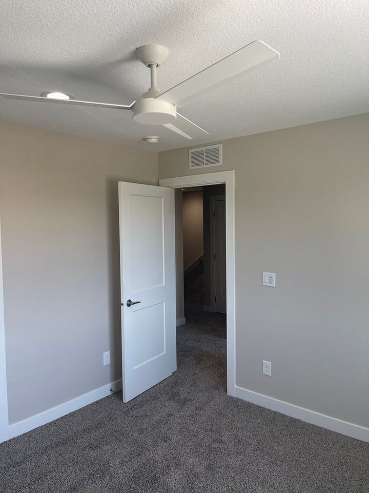 9175 Calvin Dr - Photo 5 of 20