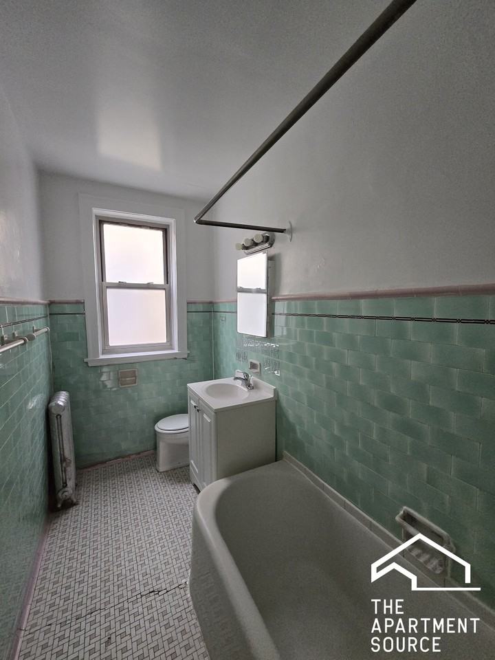 1806 W Farwell Ave #2B - Photo 7 of 8