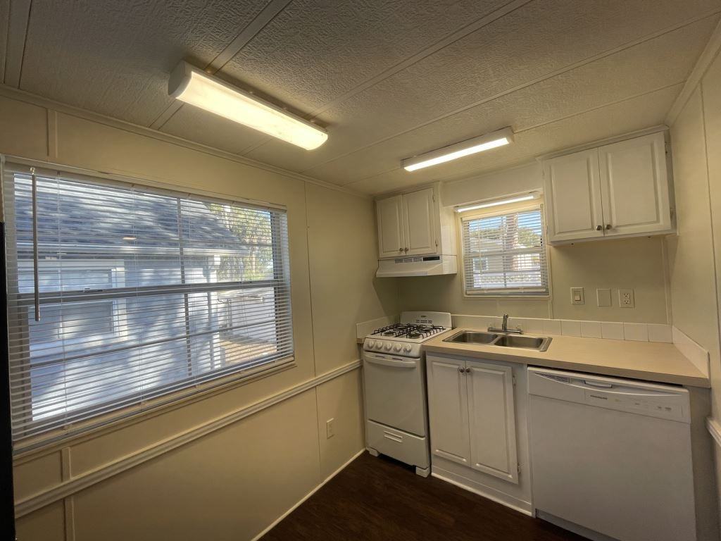 36010 Sand Rd - Photo 2 of 32