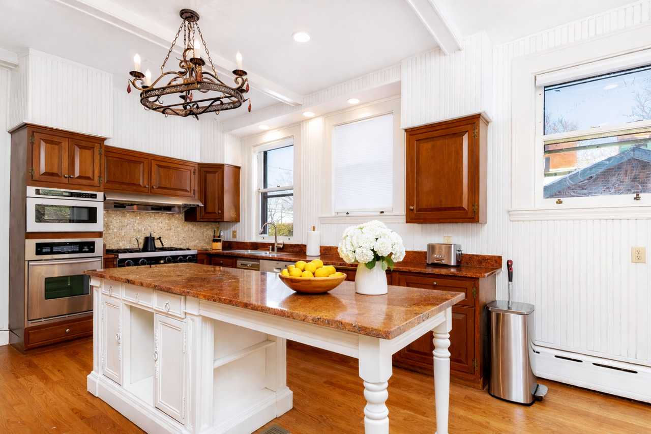 671 Prospect St - Photo 4 of 38