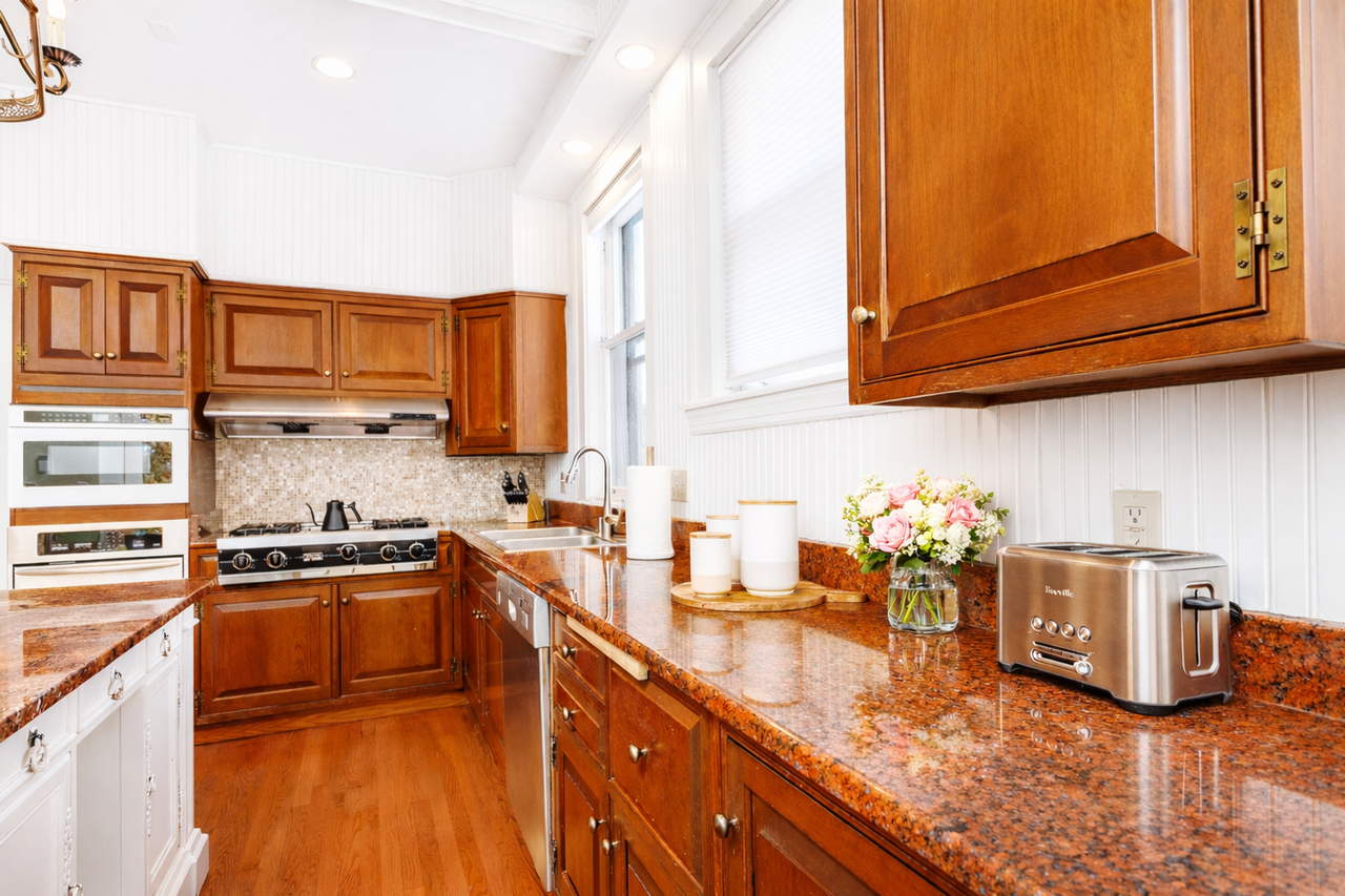 671 Prospect St - Photo 5 of 38