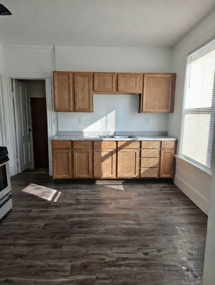 Wisconsin Street N - 1801 - Photo 4 of 36