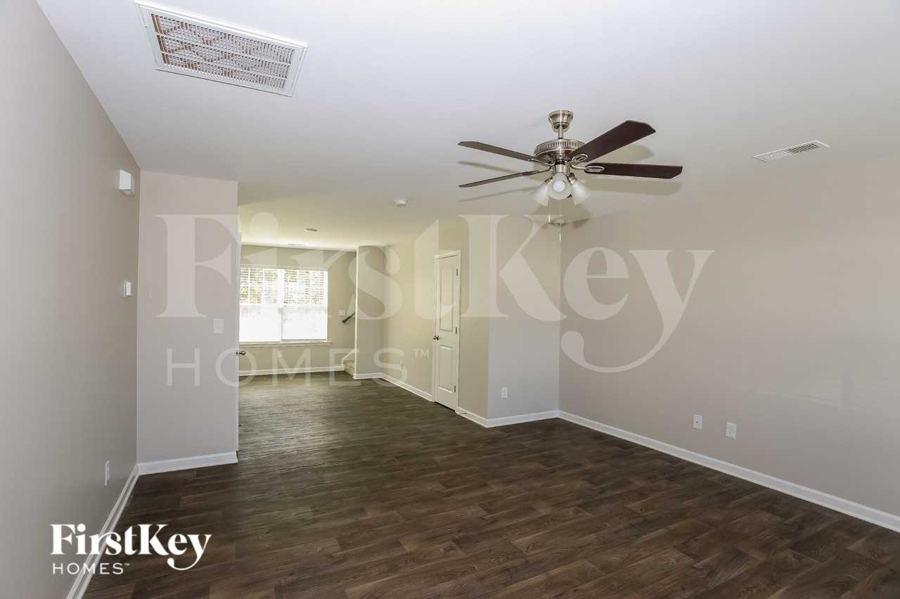 413 Bennington Dr - Photo 7 of 18