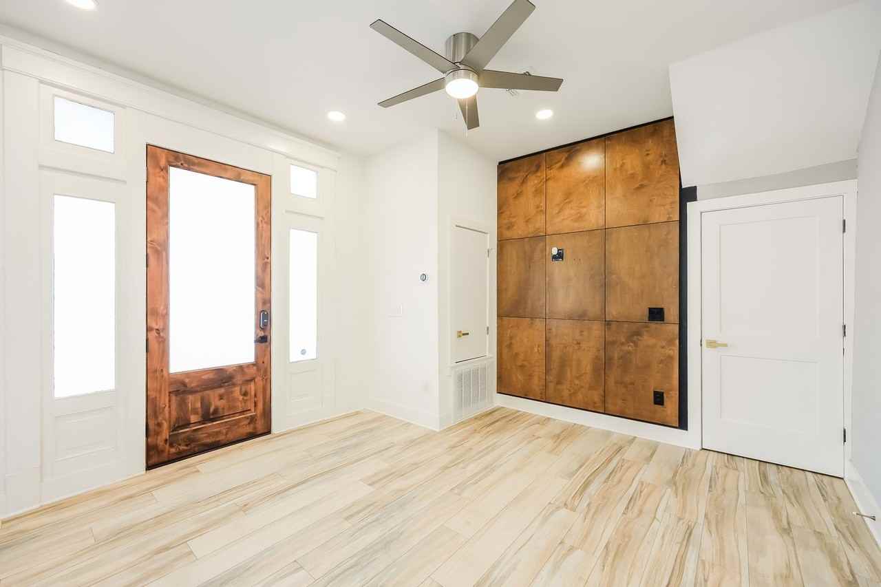 120 120 E Magnolia - 101 #101 - Photo 2 of 16