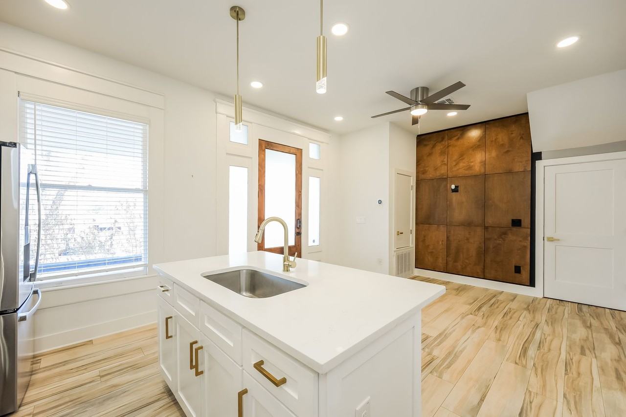 120 120 E Magnolia - 101 #101 - Photo 3 of 16