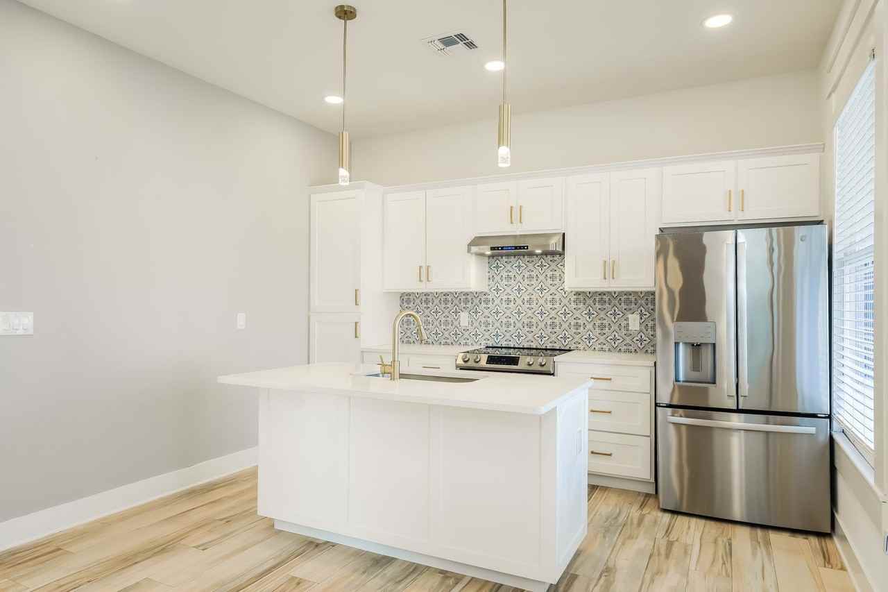 120 120 E Magnolia - 101 #101 - Photo 6 of 16