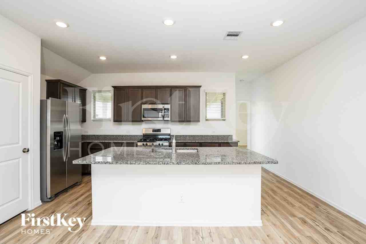 7518 Oakmont Ave - Photo 5 of 15