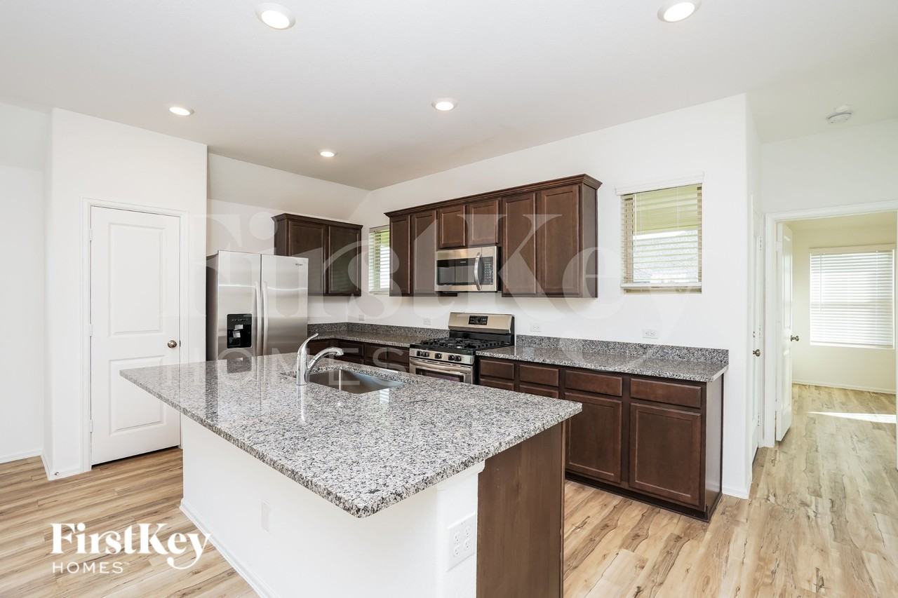 7518 Oakmont Ave - Photo 6 of 15