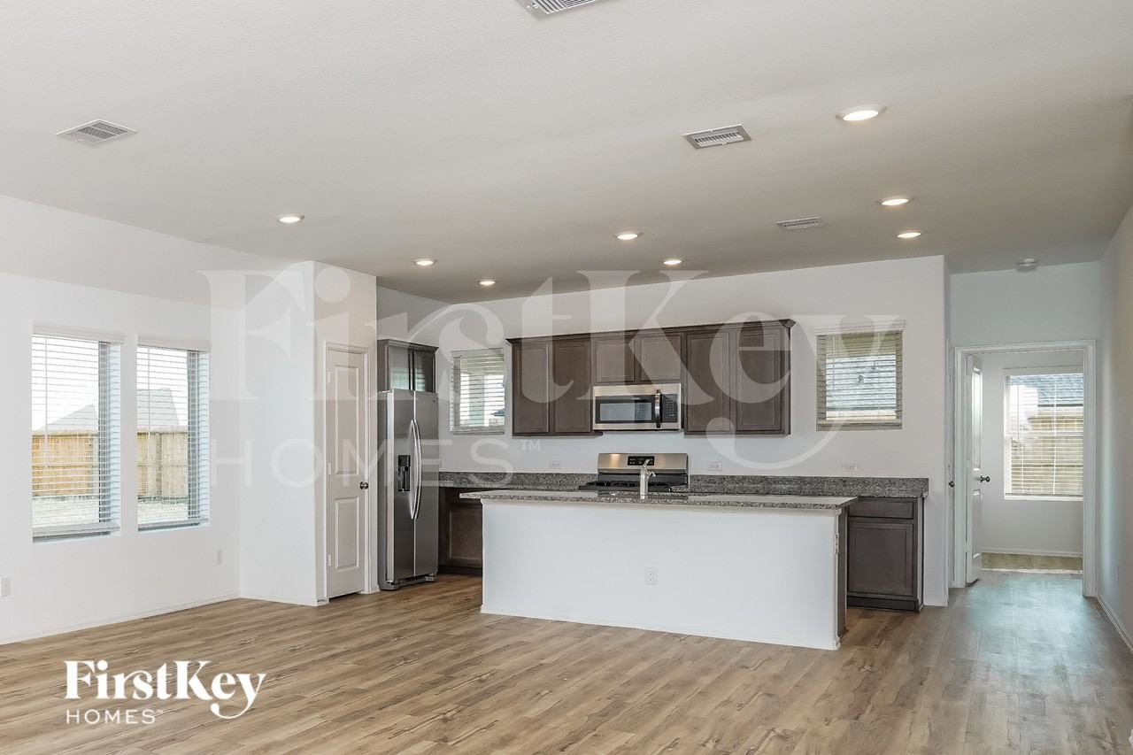 7518 Oakmont Ave - Photo 7 of 15