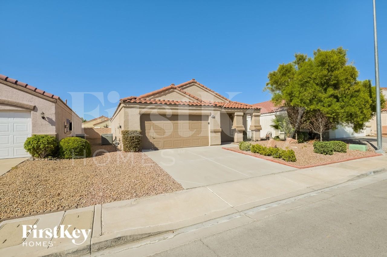 692 Rising Brook Dr - Photo 2 of 15