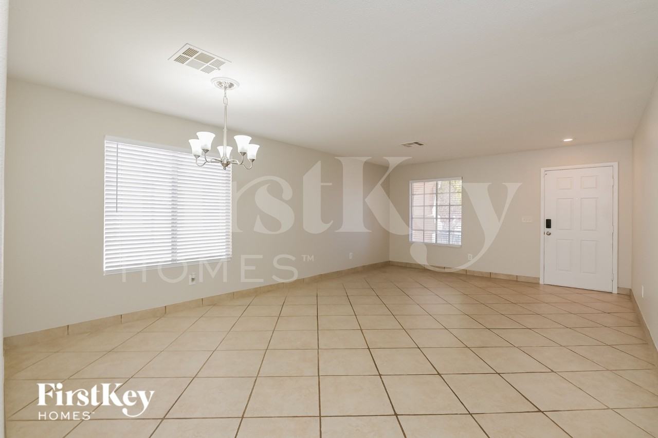 692 Rising Brook Dr - Photo 4 of 15