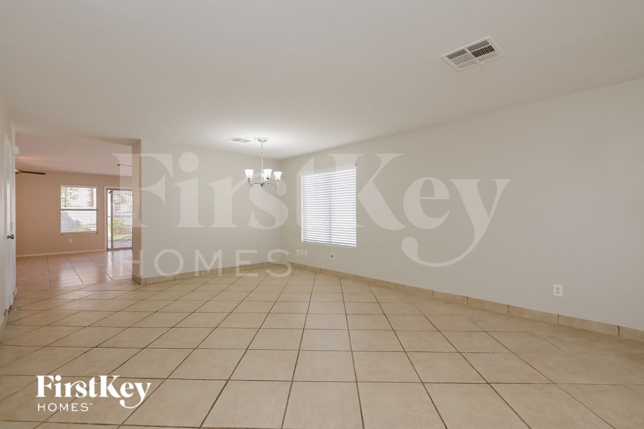 692 Rising Brook Dr - Photo 5 of 15