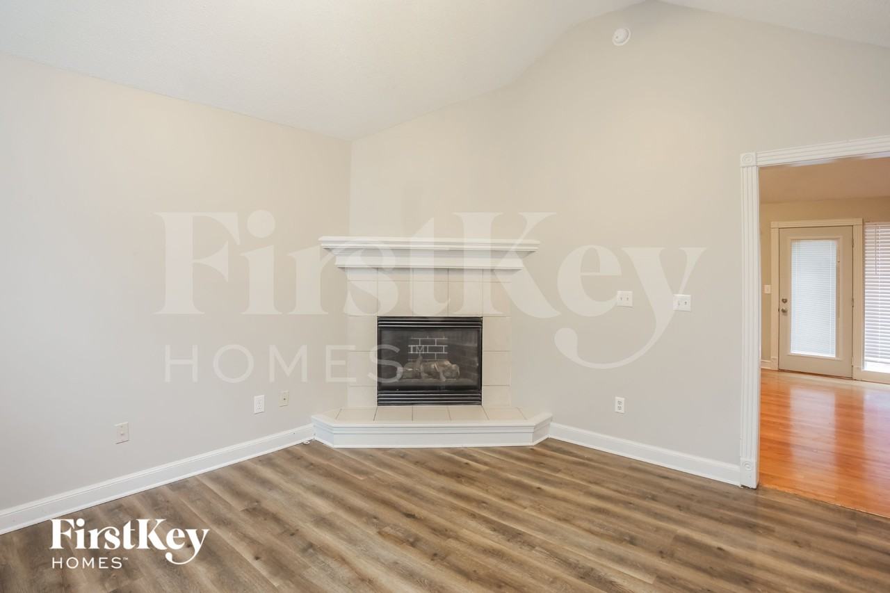 1034 Bunting Ln - Photo 3 of 15