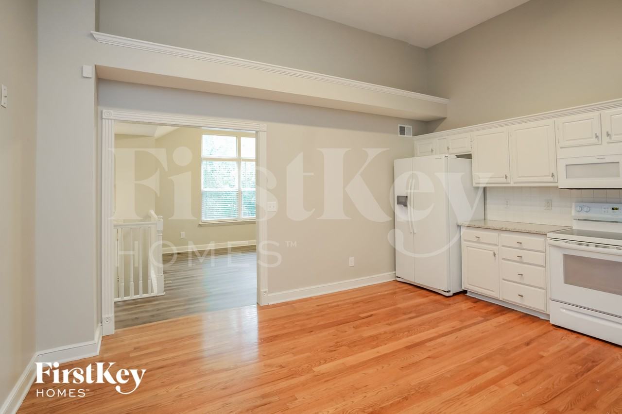 1034 Bunting Ln - Photo 7 of 15