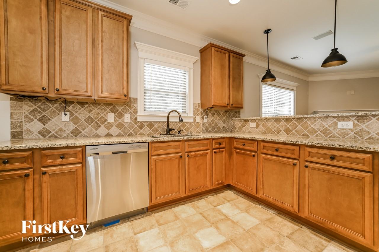 51 Maple Hill Dr - Photo 5 of 15