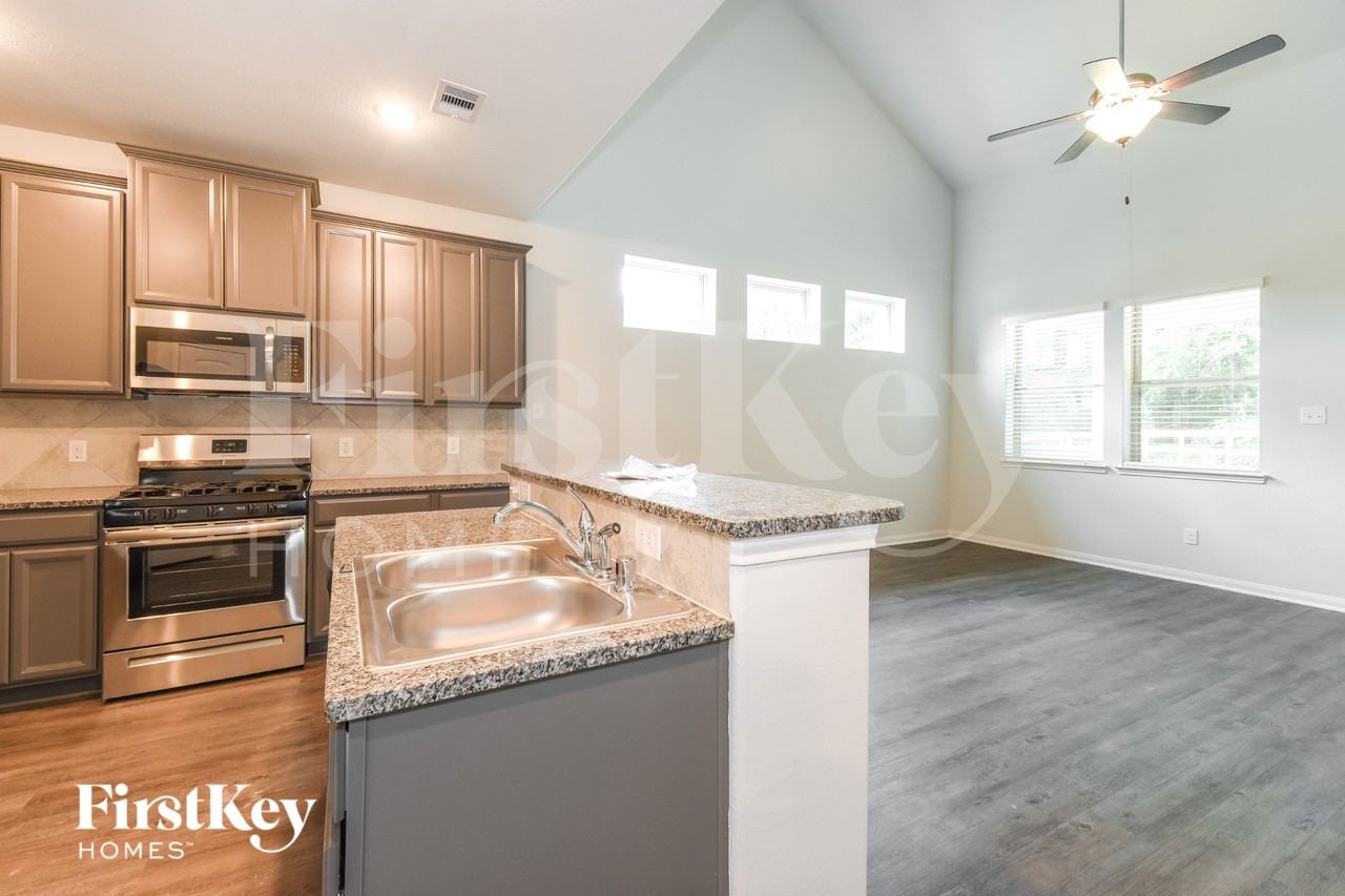 321 Lakeway Cir - Photo 6 of 15